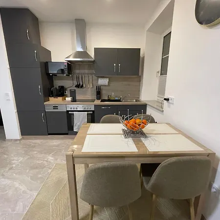 Kleine Moderne 3-bett Wohnung/apartment Apartmán *