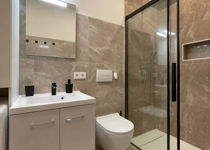 Kleine Moderne 3-bett Wohnung/apartment شقة Garsten